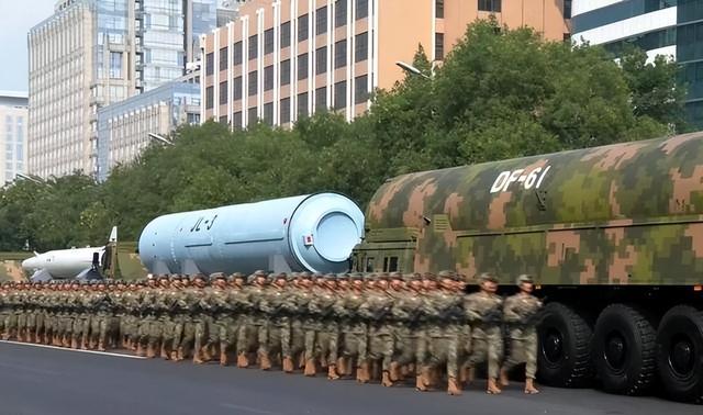 三阅兵:中国武器看着强但没打过实战新葡京博彩憋了几个小时外媒锐评九(图2) 三阅兵:中国武器看着强但没打过实战新葡京博彩憋了几个小时外媒锐评九(图2)